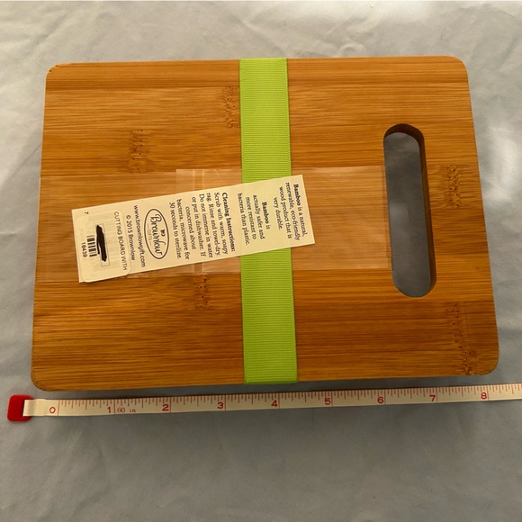 Bamboo cutting board with napkins - Picture 3 of 4